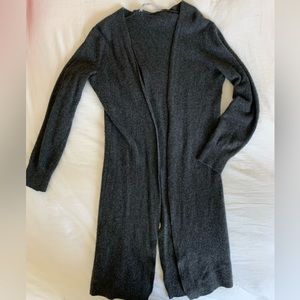 Athleta Medium Cashmere Camino Sweater Wrap in
Charcoal Heath